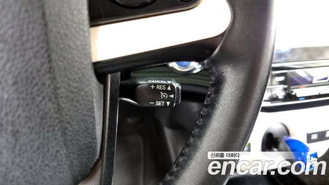 Toyota Prius 2017 — photo 16