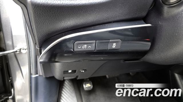 Toyota Prius 2017 — photo 17
