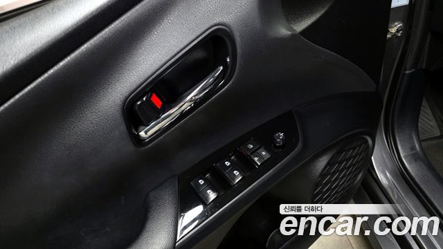 Toyota Prius 2017 — photo 18