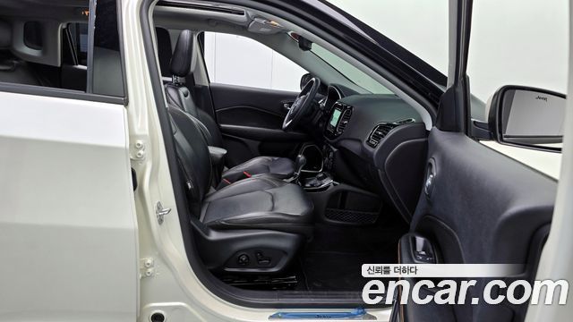 Jeep Compass 2019 — photo 11
