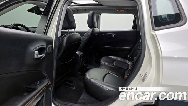 Jeep Compass 2019 — photo 12