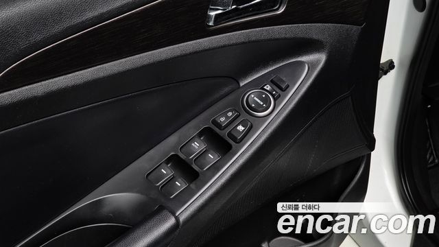 Hyundai Sonata 2012 — photo 16