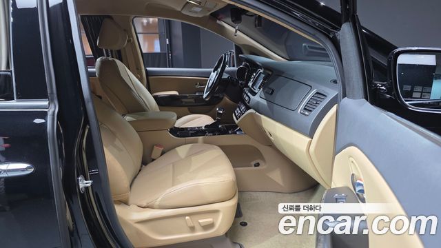 Kia Canival 2019 — photo 16
