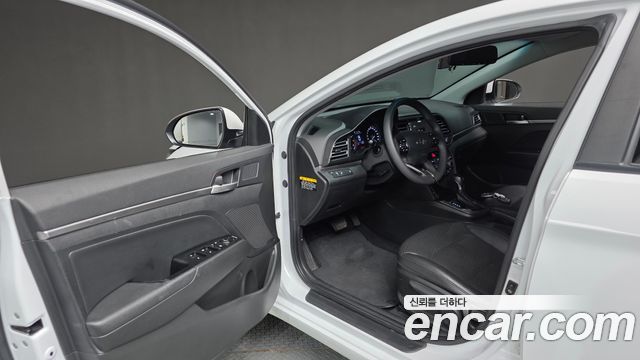 Hyundai AVANTE 2020 — photo 11