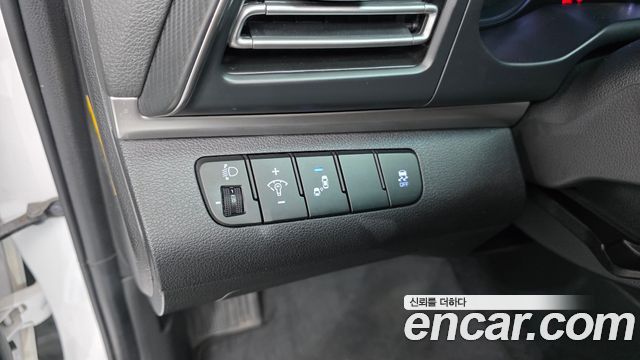 Hyundai AVANTE 2020 — photo 12
