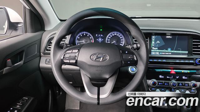 Hyundai AVANTE 2020 — photo 13