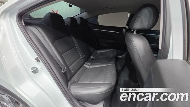 Hyundai AVANTE 2020 — photo 19