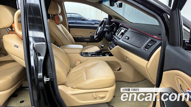 Kia Canival 2019 — photo 17