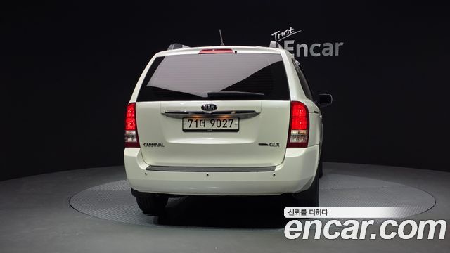 Kia Canival 2010 — photo 4