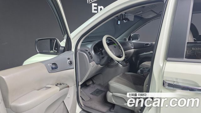 Kia Canival 2010 — photo 11