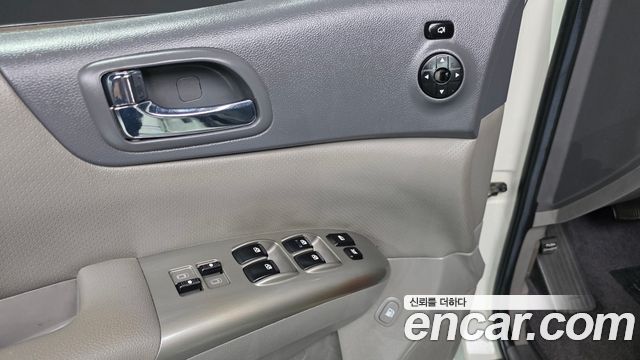Kia Canival 2010 — photo 12