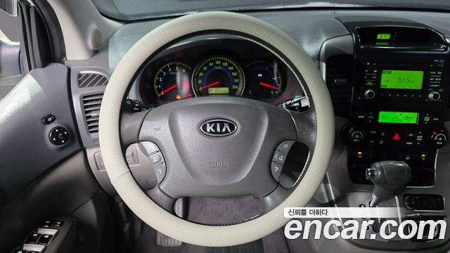 Kia Canival 2010 — photo 14