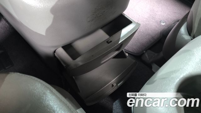 Kia Canival 2010 — photo 16