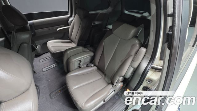 Kia Canival 2010 — photo 18