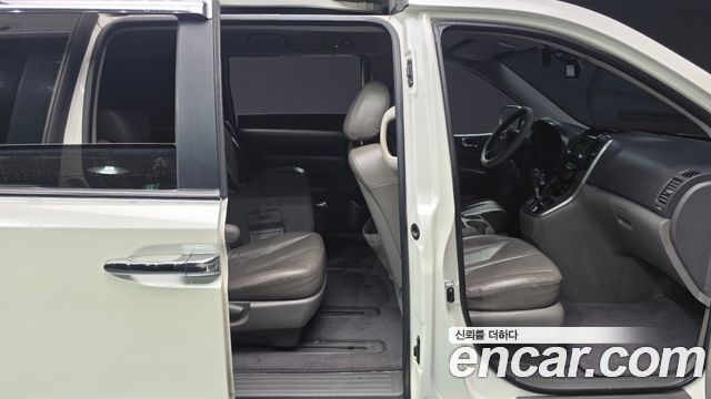 Kia Canival 2010 — photo 19