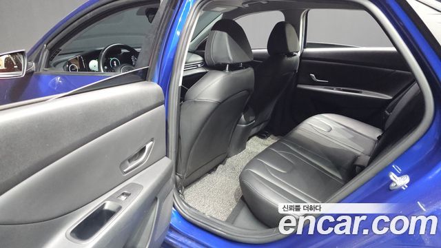 Hyundai AVANTE 2021 — photo 17