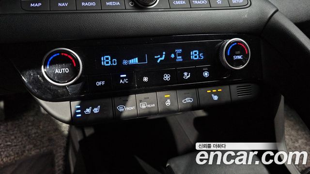 Hyundai AVANTE 2021 — photo 23