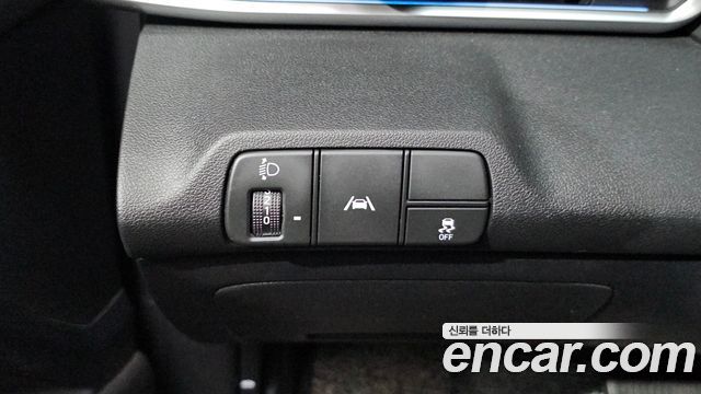 Hyundai AVANTE 2021 — photo 25