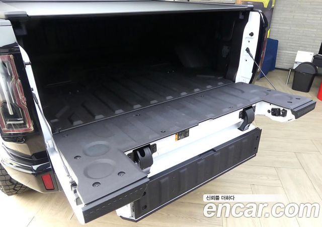 GMC Hummer EV 2022 — photo 17