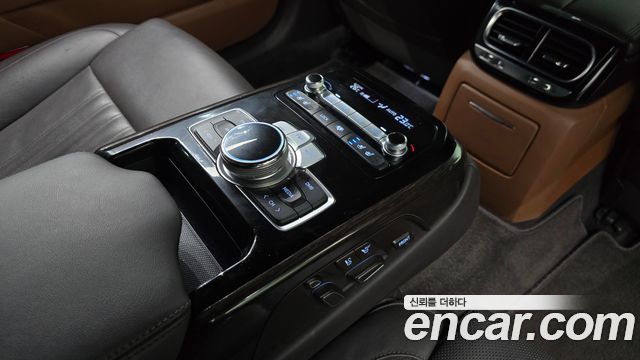 Genesis G90 2019 — photo 24