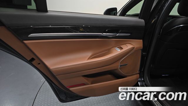 Genesis G90 2019 — photo 15