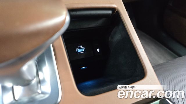 Genesis G90 2019 — photo 32