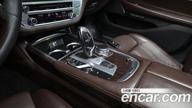 BMW 7-Series 2016 — photo 9
