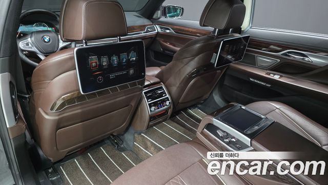 BMW 7-Series 2016 — photo 12