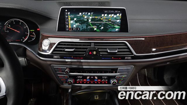 BMW 7-Series 2016 — photo 14