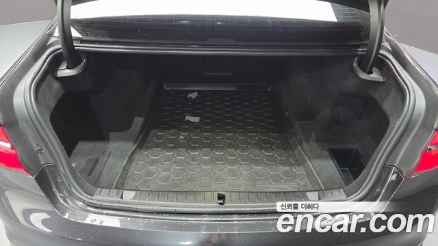 BMW 7-Series 2016 — photo 19