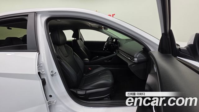 Hyundai AVANTE 2021 — photo 13