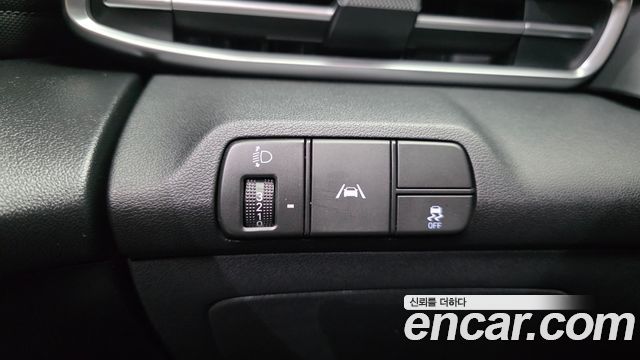 Hyundai AVANTE 2021 — photo 18