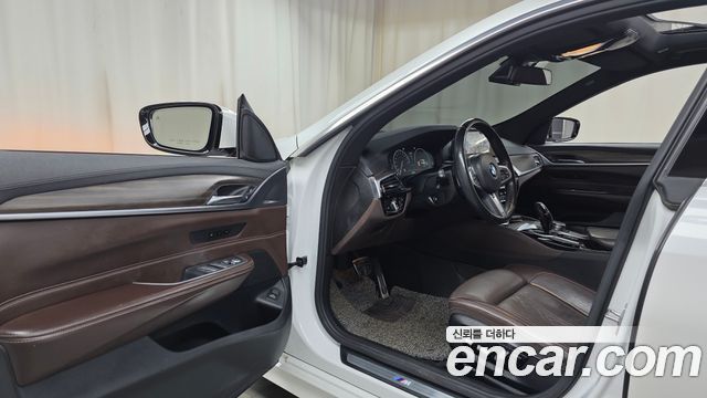 BMW Gran Turismo 2019 — photo 13