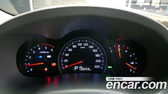 Kia Canival 2012 — photo 8