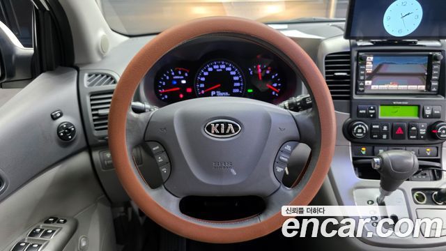 Kia Canival 2012 — photo 12