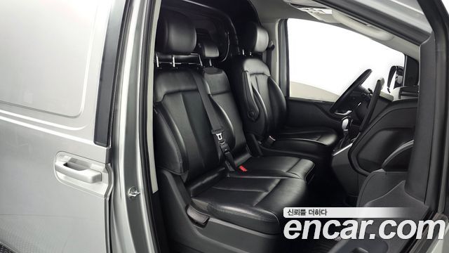 Hyundai Staria 2022 — photo 18