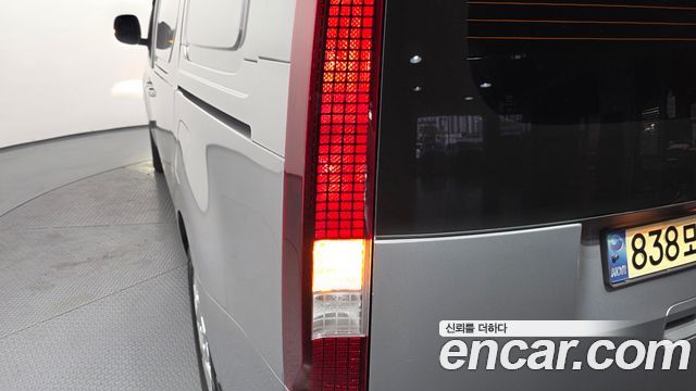 Hyundai Staria 2022 — photo 9