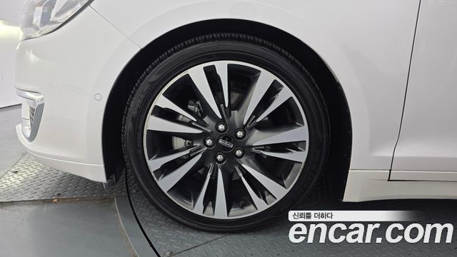 Lincoln MKZ 2017 — photo 5
