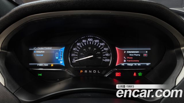 Lincoln MKZ 2017 — photo 11