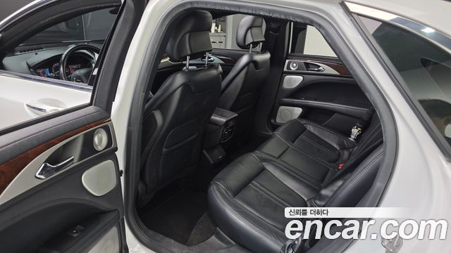 Lincoln MKZ 2017 — photo 17