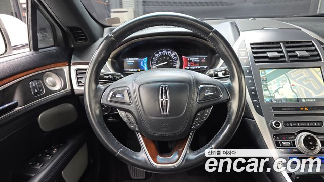 Lincoln MKZ 2017 — photo 18
