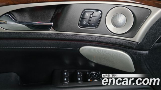 Lincoln MKZ 2017 — photo 19