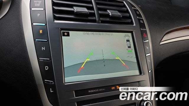 Lincoln MKZ 2017 — photo 22