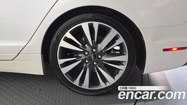 Lincoln MKZ 2017 — photo 7