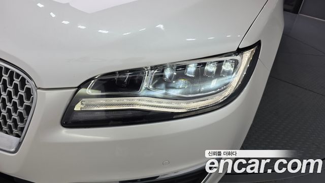 Lincoln MKZ 2017 — photo 8