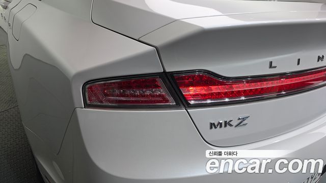 Lincoln MKZ 2017 — photo 9