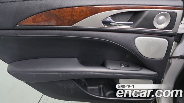 Lincoln MKZ 2017 — photo 15