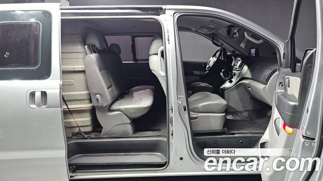 Hyundai Starex 2018 — photo 11