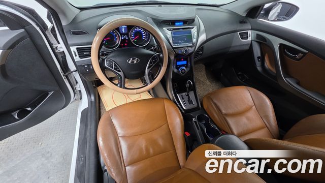 Hyundai AVANTE 2014 — photo 10