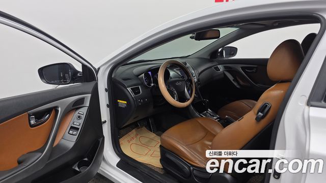 Hyundai AVANTE 2014 — photo 13